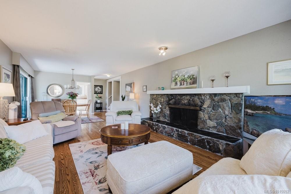 997 Karen Cres, Saanich, BC