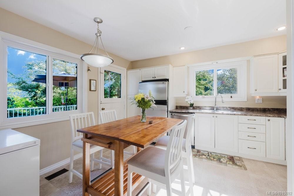 997 Karen Cres, Saanich, BC