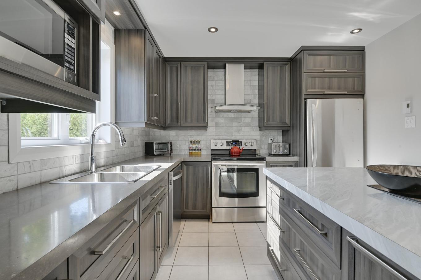 Cuisine - 1539 Rue Du Layon, Lévis (Les Chutes-De-La-Chaudière-Ouest), QC - Indoor Photo Showing Kitchen With Double Sink With Upgraded Kitchen