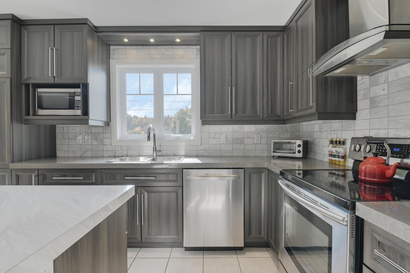 Cuisine - 1539 Rue Du Layon, Lévis (Les Chutes-De-La-Chaudière-Ouest), QC - Indoor Photo Showing Kitchen With Upgraded Kitchen