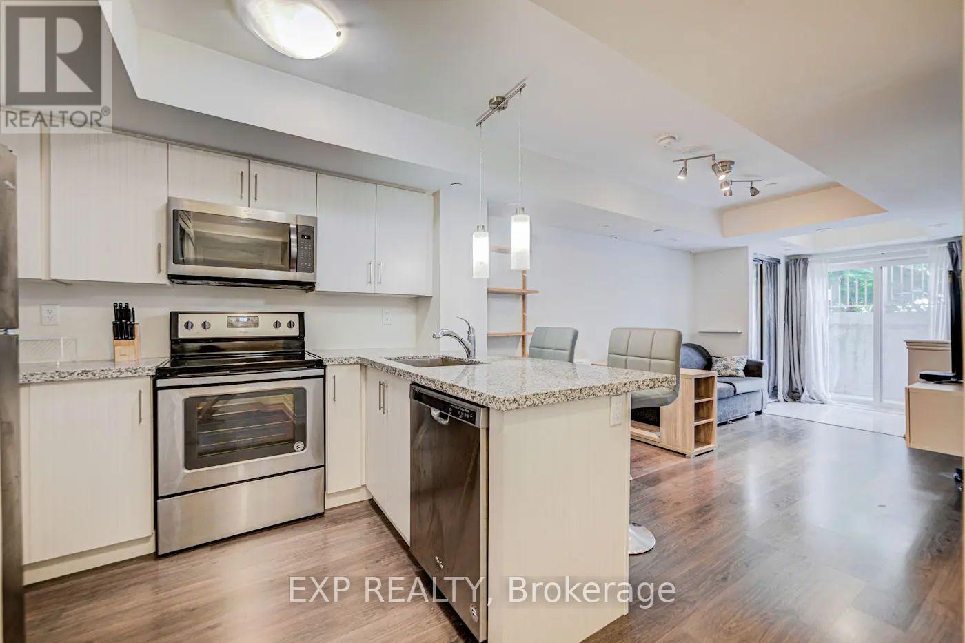 11 - 140 Long Branch Avenue, Toronto, ON - Indoor Photo Showing Kitchen With Stainless Steel Kitchen With Upgraded Kitchen