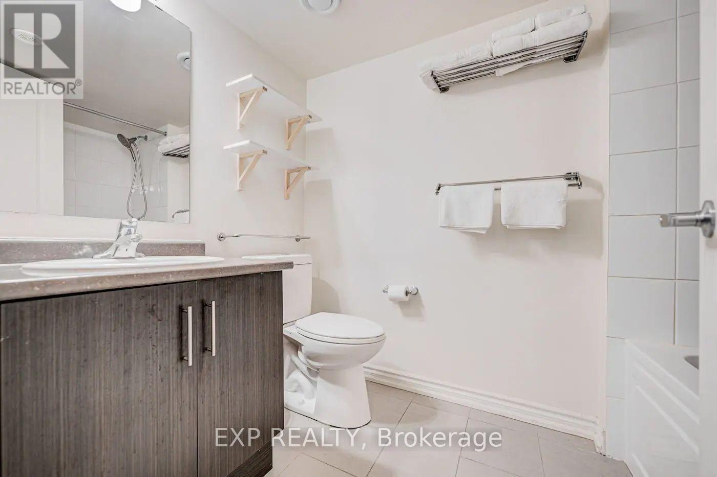 11 - 140 Long Branch Avenue, Toronto, ON - Indoor Photo Showing Bathroom