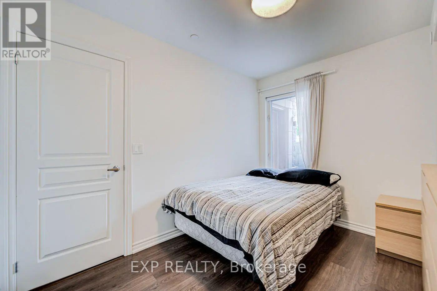 11 - 140 Long Branch Avenue, Toronto, ON - Indoor Photo Showing Bedroom