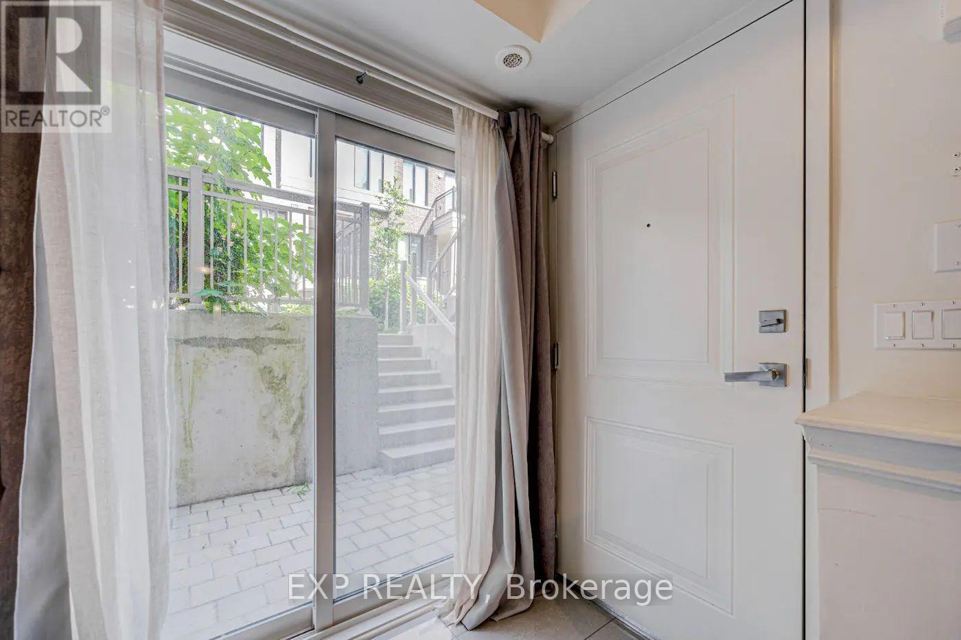 11 - 140 Long Branch Avenue, Toronto, ON - Indoor Photo Showing Other Room