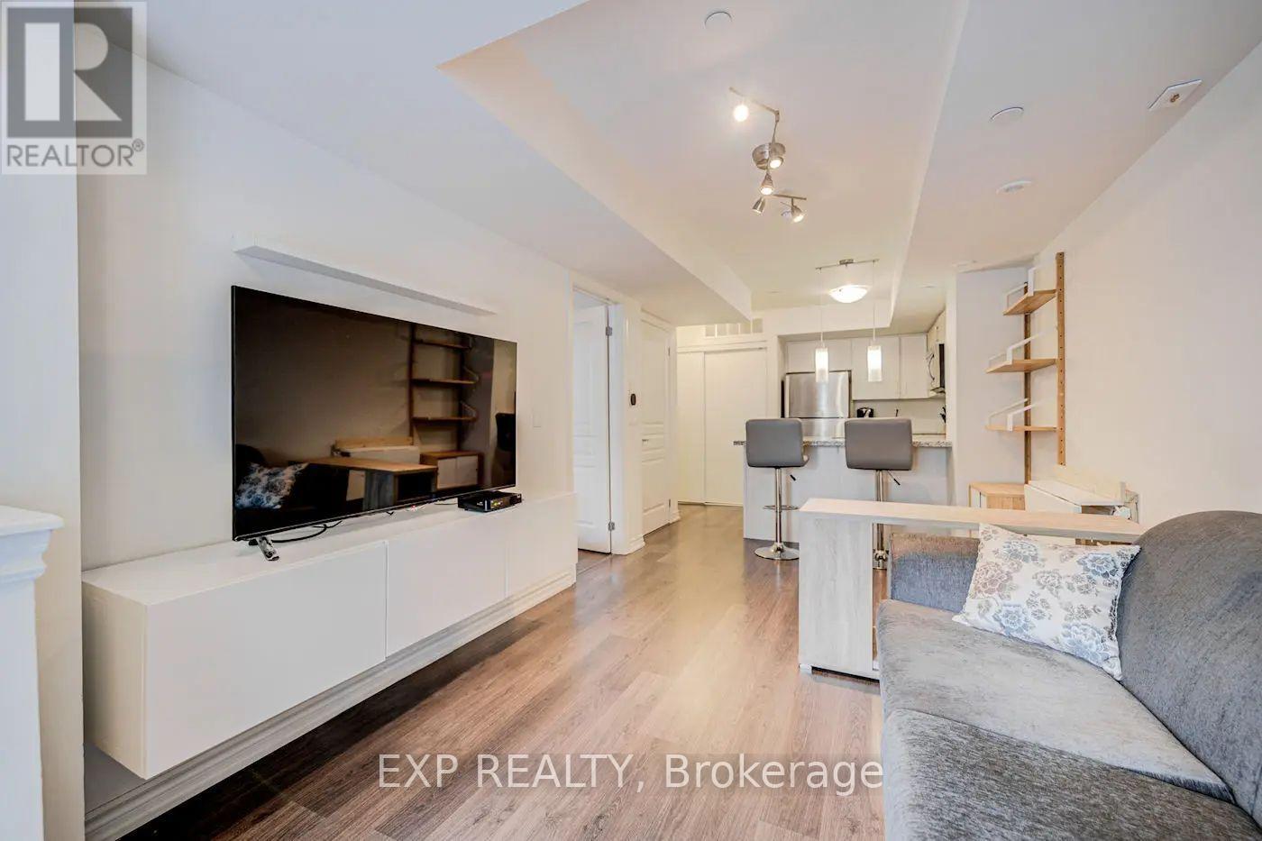 11 - 140 Long Branch Avenue, Toronto, ON - Indoor Photo Showing Other Room