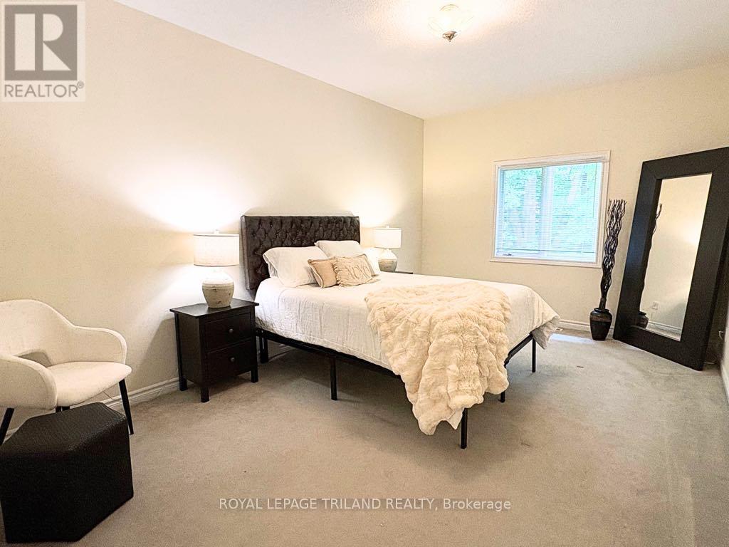 7 - 10 Cadeau Terrace, London South (South A), ON - Indoor Photo Showing Bedroom