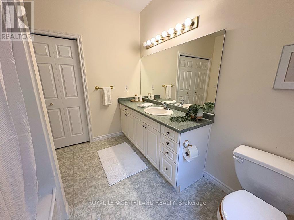 7 - 10 Cadeau Terrace, London South (South A), ON - Indoor Photo Showing Bathroom