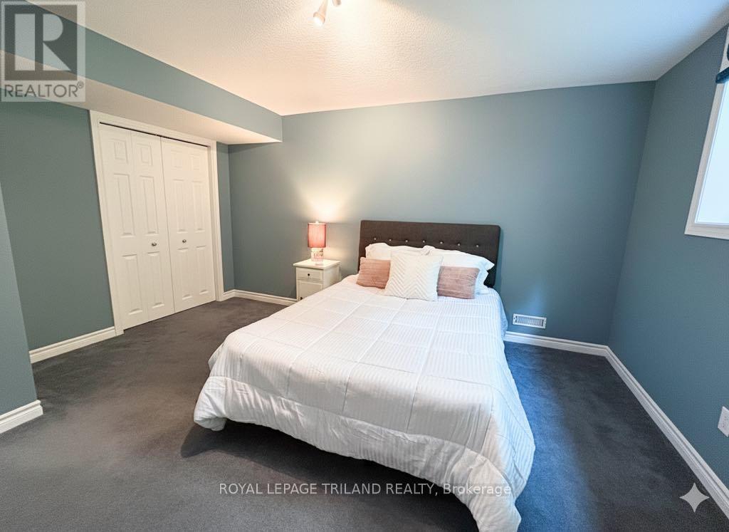 7 - 10 Cadeau Terrace, London South (South A), ON - Indoor Photo Showing Bedroom