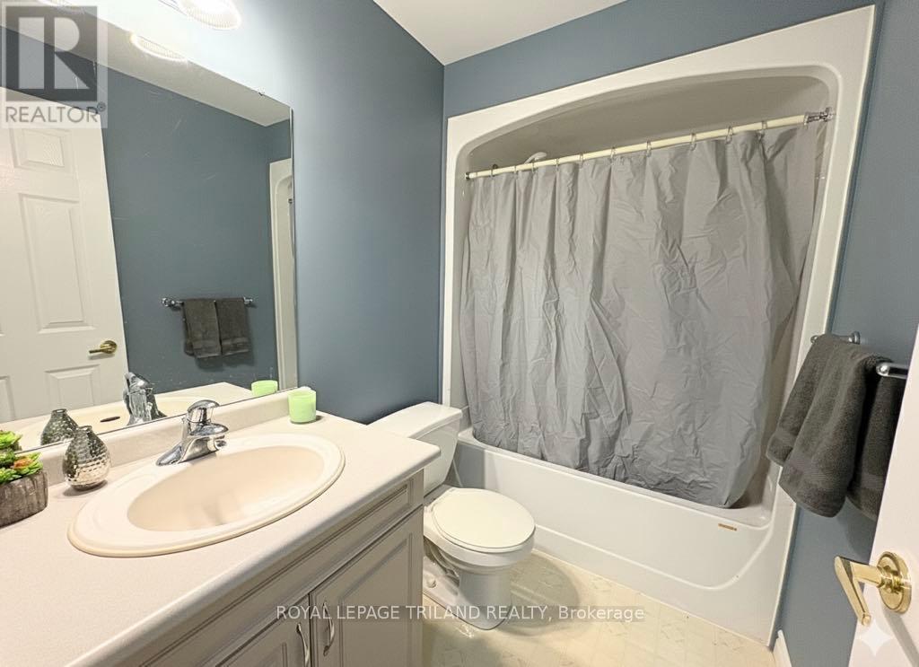 7 - 10 Cadeau Terrace, London South (South A), ON - Indoor Photo Showing Bathroom