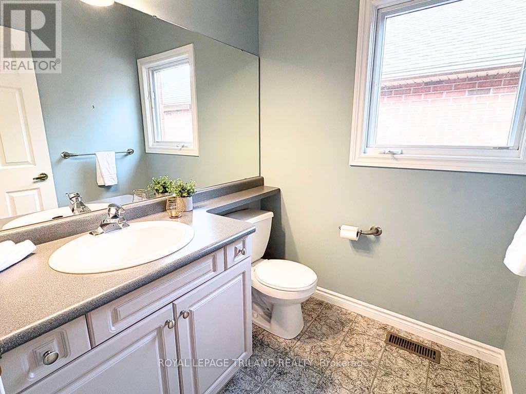 7 - 10 Cadeau Terrace, London South (South A), ON - Indoor Photo Showing Bathroom