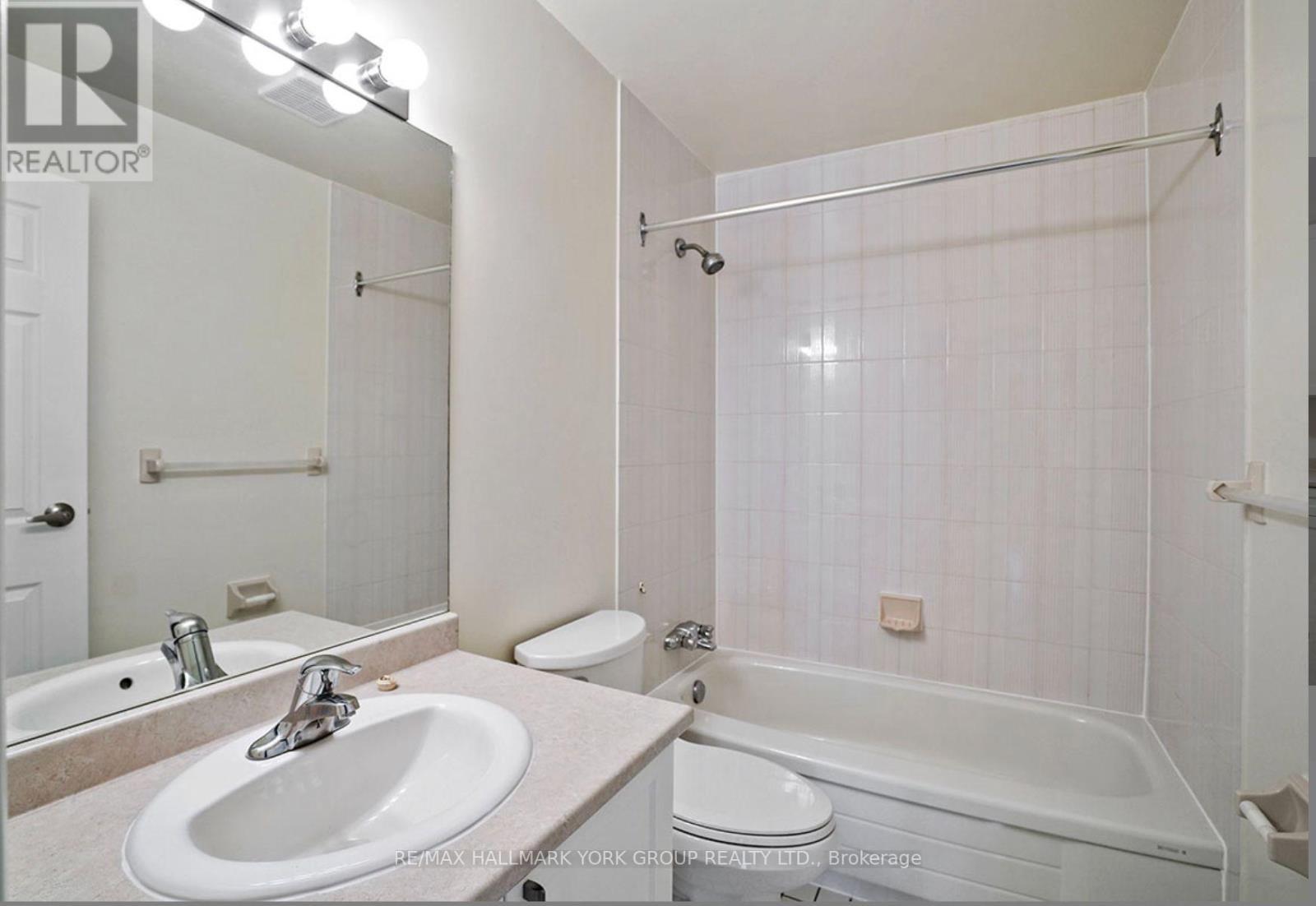 O5 - 131 Edgehill Drive, Barrie, ON - Indoor Photo Showing Bathroom