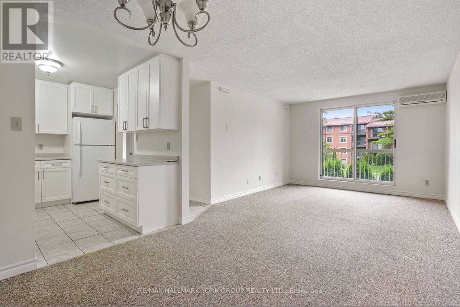 O5 - 131 Edgehill Drive, Barrie, ON - Indoor Photo Showing Other Room