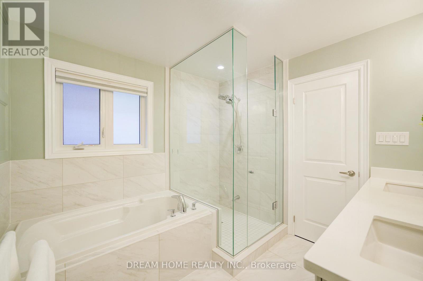 41 Mynden Way, Newmarket, ON - Indoor Photo Showing Bathroom
