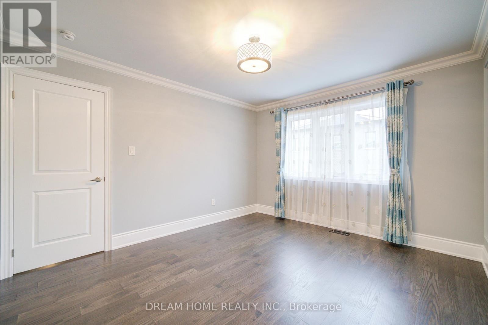 41 Mynden Way, Newmarket, ON - Indoor Photo Showing Other Room
