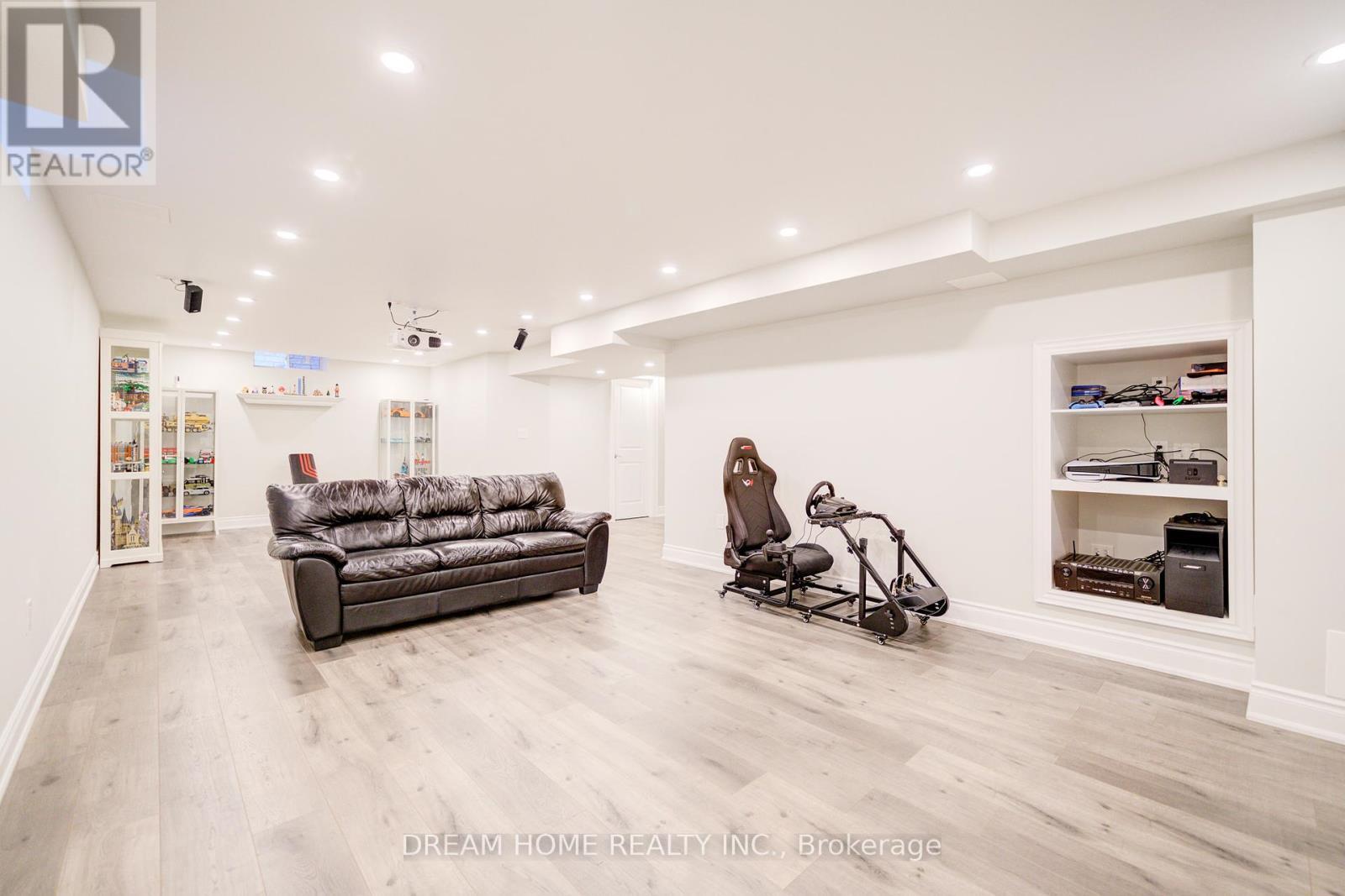 41 Mynden Way, Newmarket, ON - Indoor