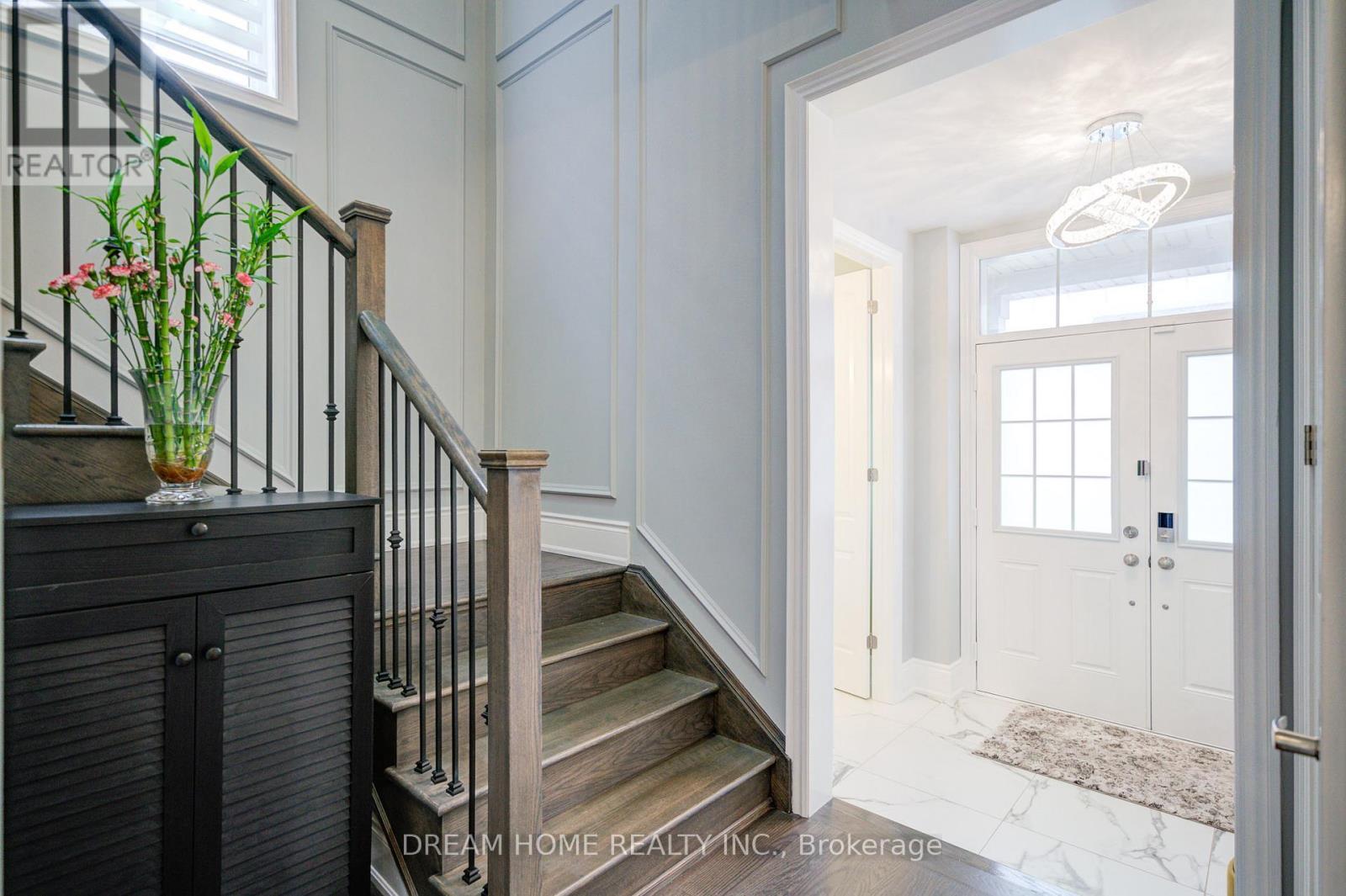 41 Mynden Way, Newmarket, ON - Indoor Photo Showing Other Room