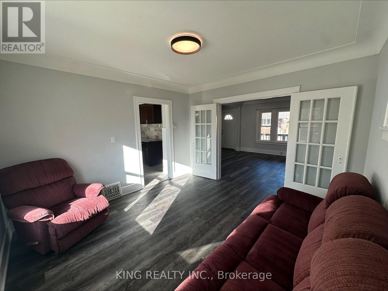 Main - 1243 Bruce Avenue, Windsor, ON - Indoor Photo Showing Living Room