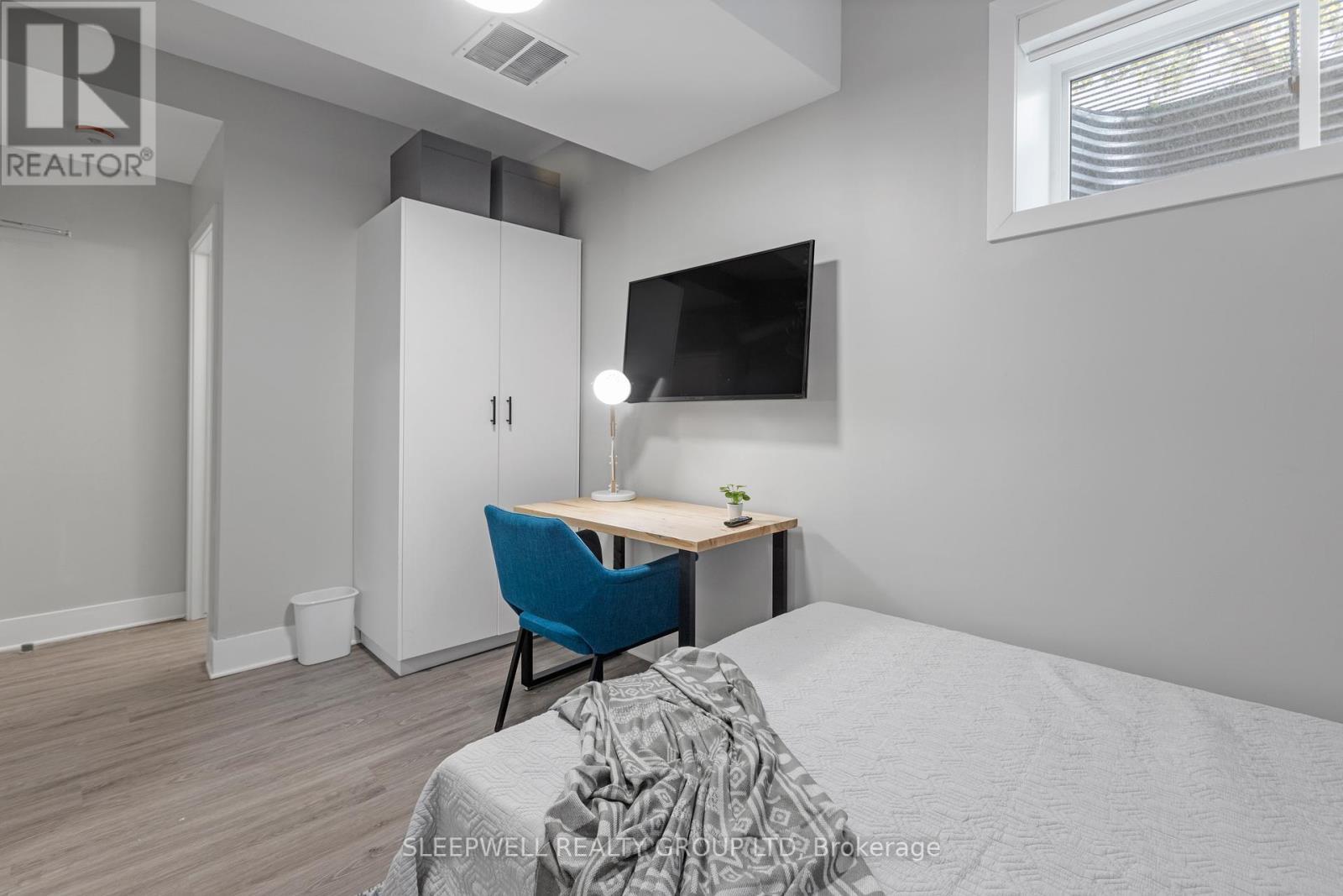 80 Nelson Street, Ottawa, ON - Indoor Photo Showing Bedroom