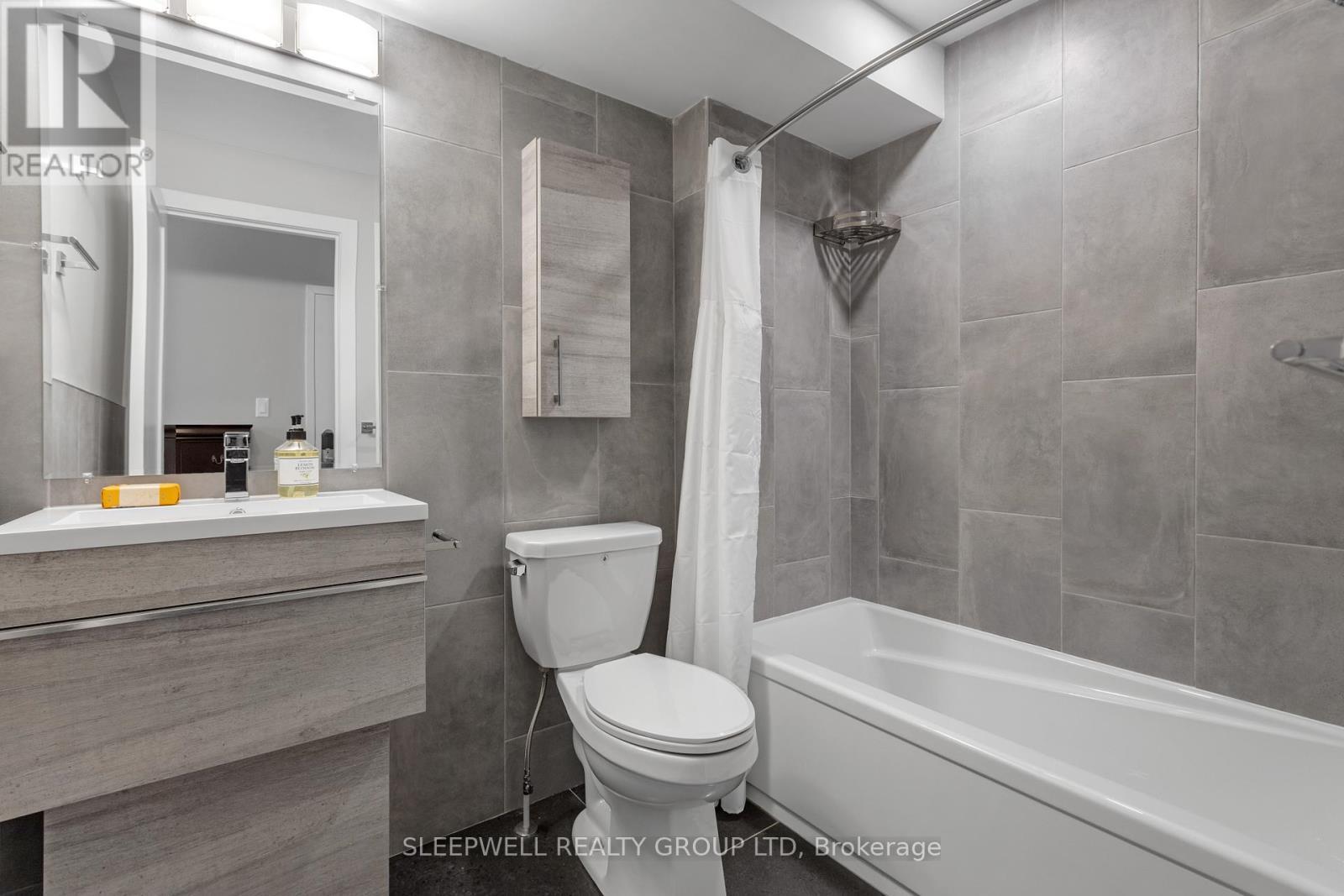 80 Nelson Street, Ottawa, ON - Indoor Photo Showing Bathroom