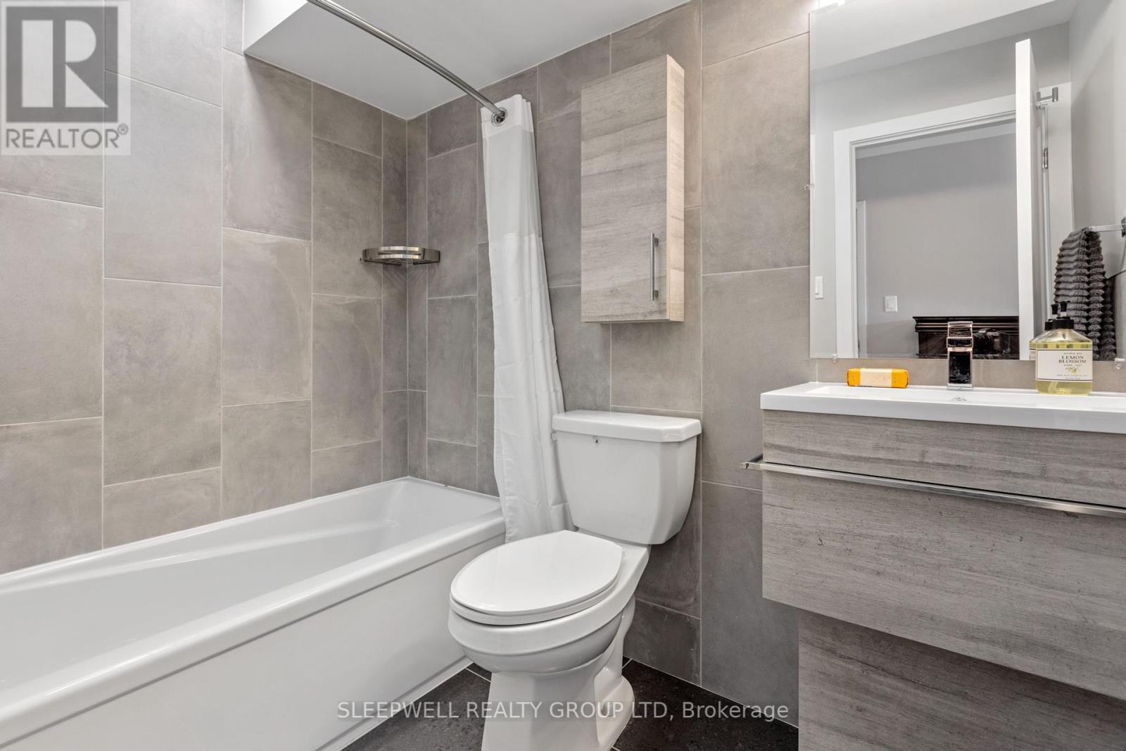 80 Nelson Street, Ottawa, ON - Indoor Photo Showing Bathroom