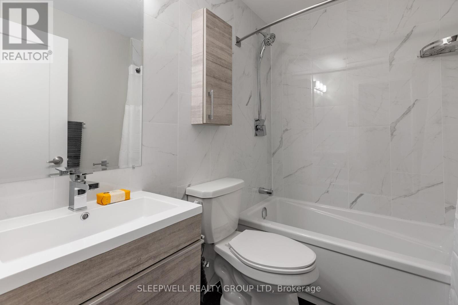 80 Nelson Street, Ottawa, ON - Indoor Photo Showing Bathroom