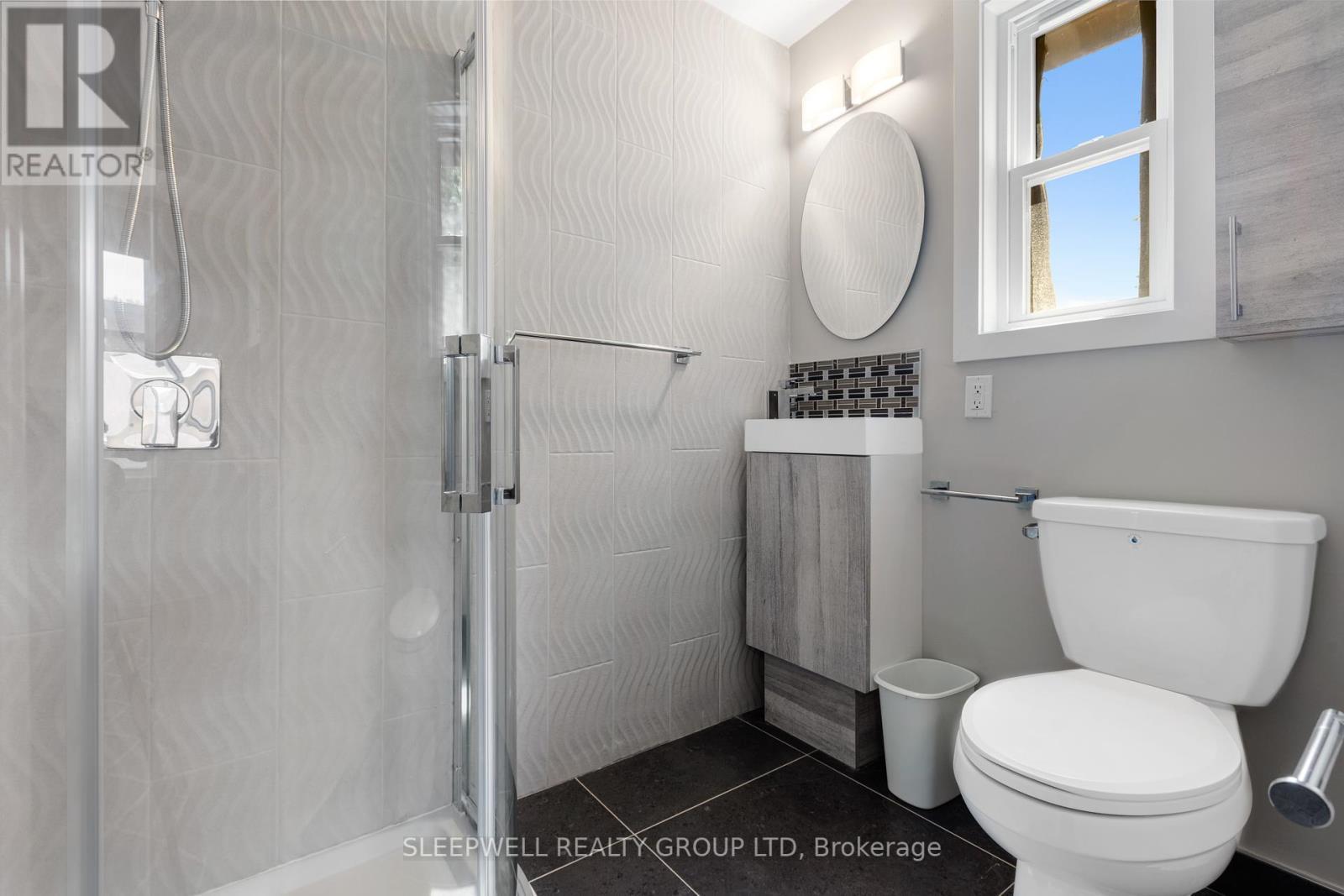 80 Nelson Street, Ottawa, ON - Indoor Photo Showing Bathroom