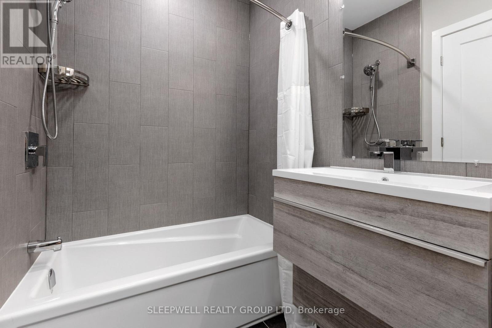 80 Nelson Street, Ottawa, ON - Indoor Photo Showing Bathroom