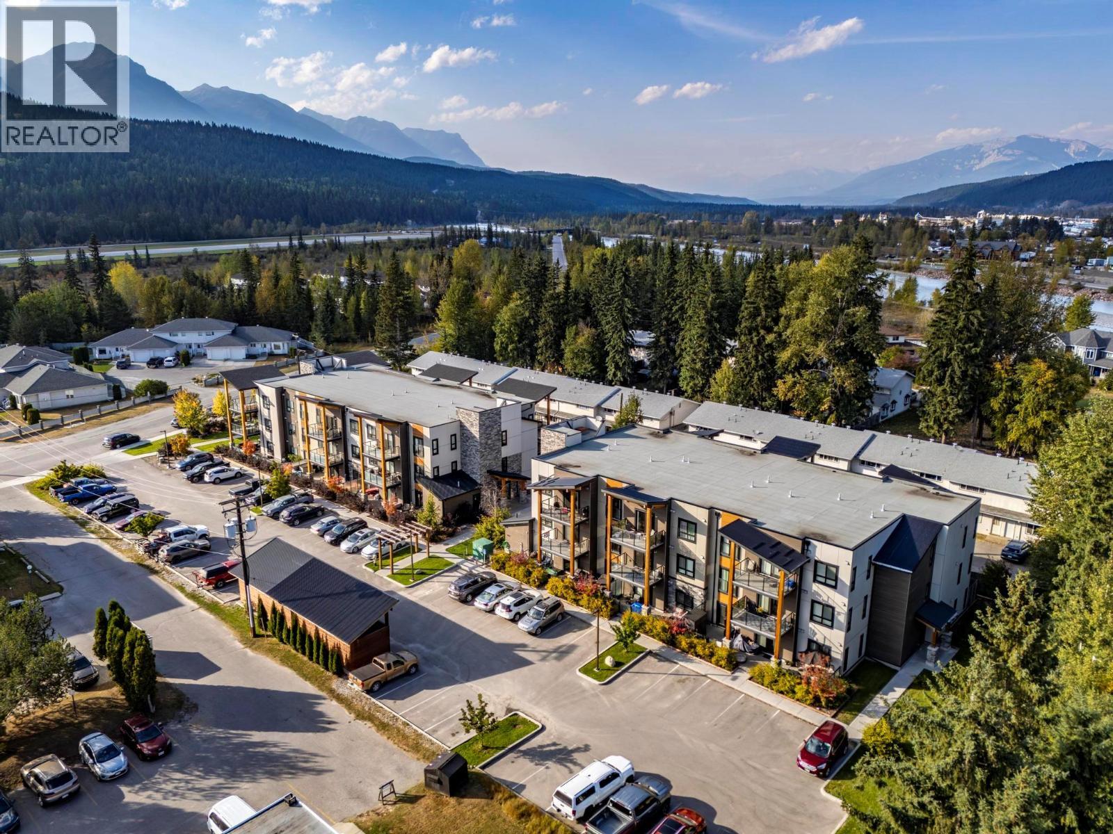 410 5Th S Avenue Unit# 1104, Golden, BC - Outdoor With View