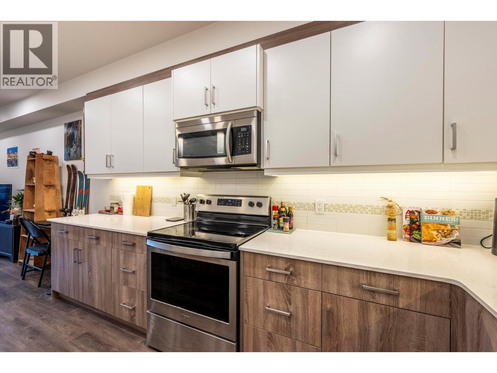 410 5Th S Avenue Unit# 1104, Golden, BC - Indoor Photo Showing Kitchen