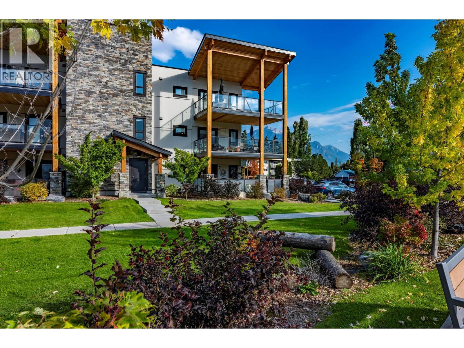 410 5Th S Avenue Unit# 1104, Golden, BC - Outdoor With Facade