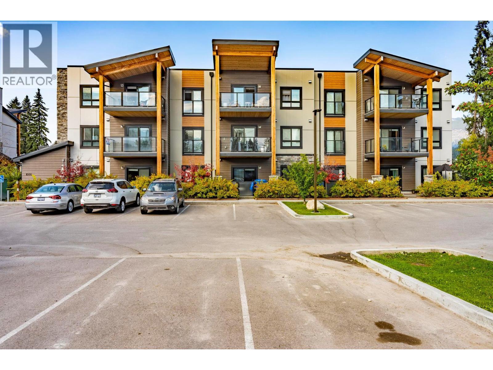 410 5Th S Avenue Unit# 1104, Golden, BC - Outdoor With Facade