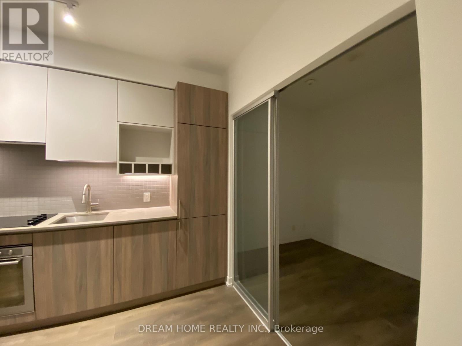 2108 - 950 Portage Parkway, Vaughan, ON - Indoor Photo Showing Kitchen