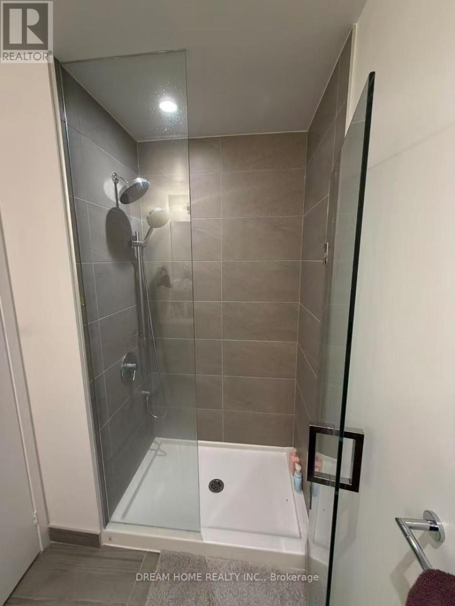 2108 - 950 Portage Parkway, Vaughan, ON - Indoor Photo Showing Bathroom