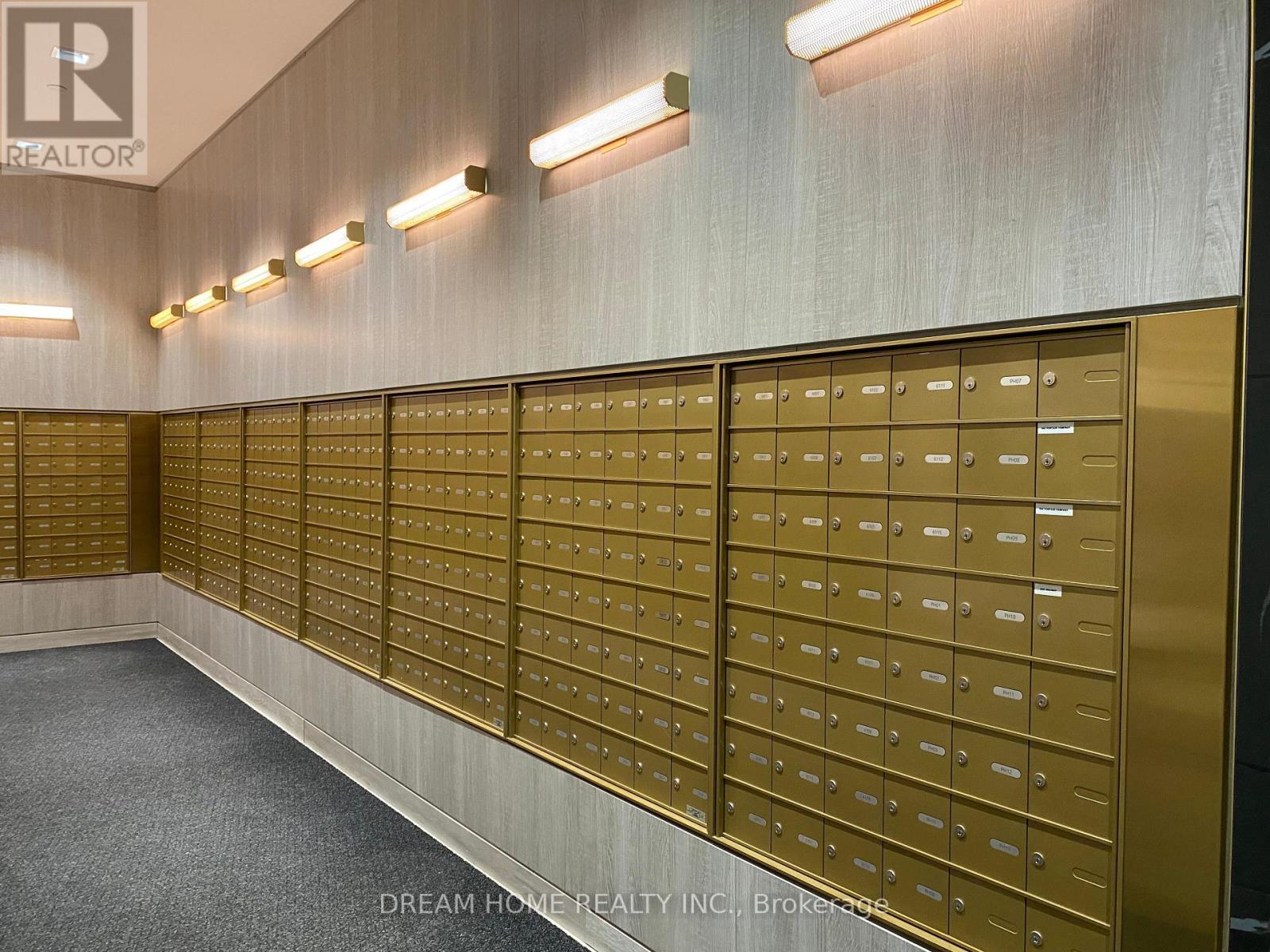 2108 - 950 Portage Parkway, Vaughan, ON - Indoor Photo Showing Other Room