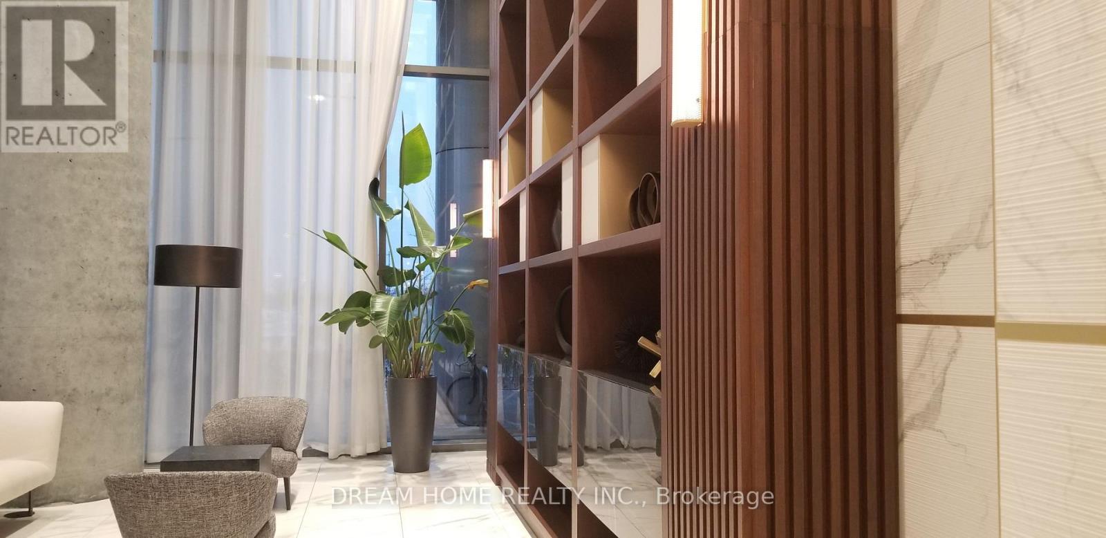 2108 - 950 Portage Parkway, Vaughan, ON - Indoor