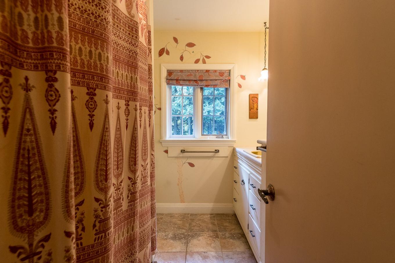 Salle de bains - 15 Rue Lynch, Lac-Brome, QC - Indoor Photo Showing Other Room