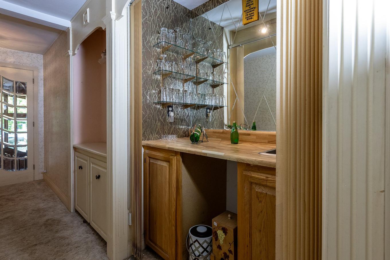 Bar - 15 Rue Lynch, Lac-Brome, QC - Indoor