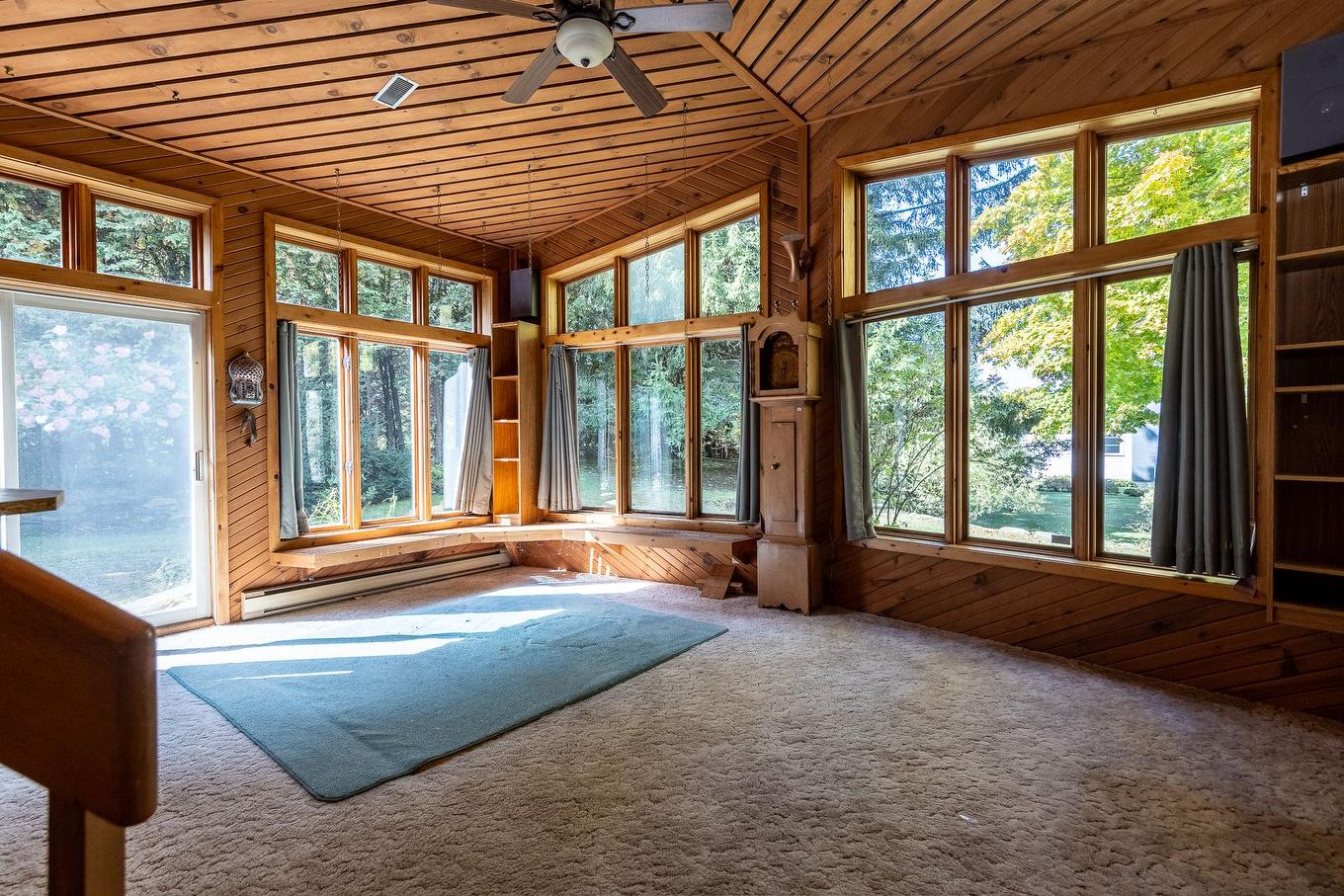 Salle familiale - 15 Rue Lynch, Lac-Brome, QC - Indoor Photo Showing Other Room