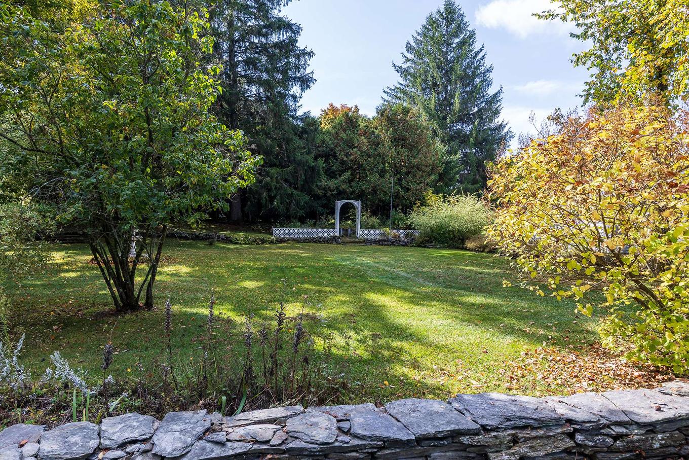 Jardin - 15 Rue Lynch, Lac-Brome, QC - Outdoor