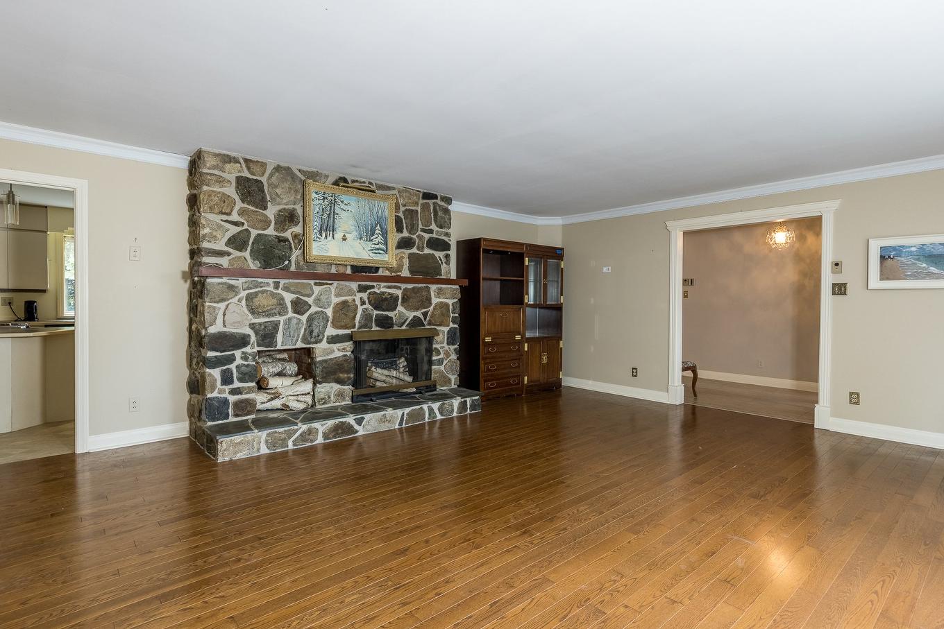 Salon - 15 Rue Lynch, Lac-Brome, QC - Indoor Photo Showing Living Room With Fireplace