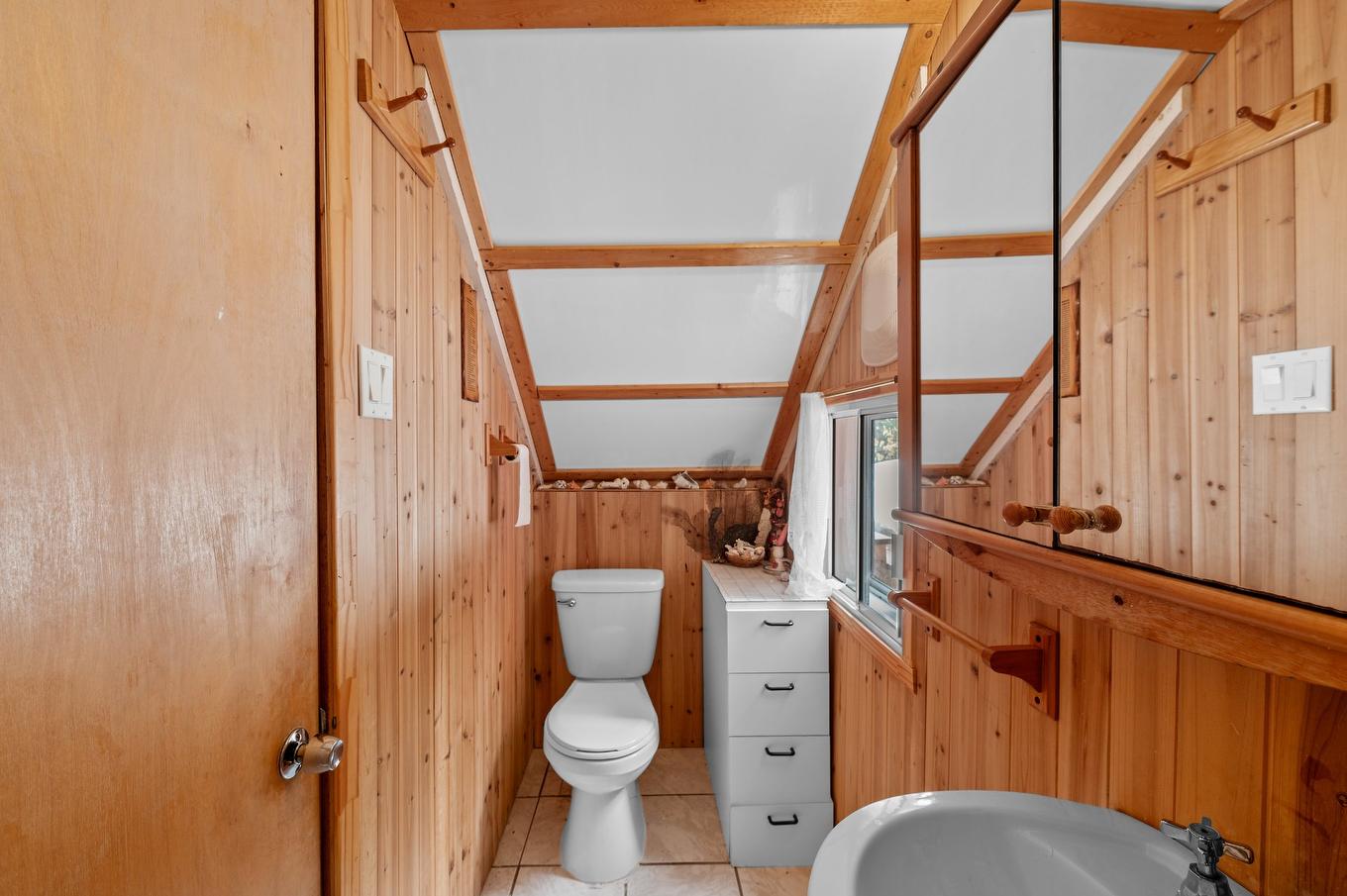 Bathroom - 1996 Av. J.-C.-Cloutier, Sainte-Lucie-Des-Laurentides, QC - Indoor Photo Showing Bathroom