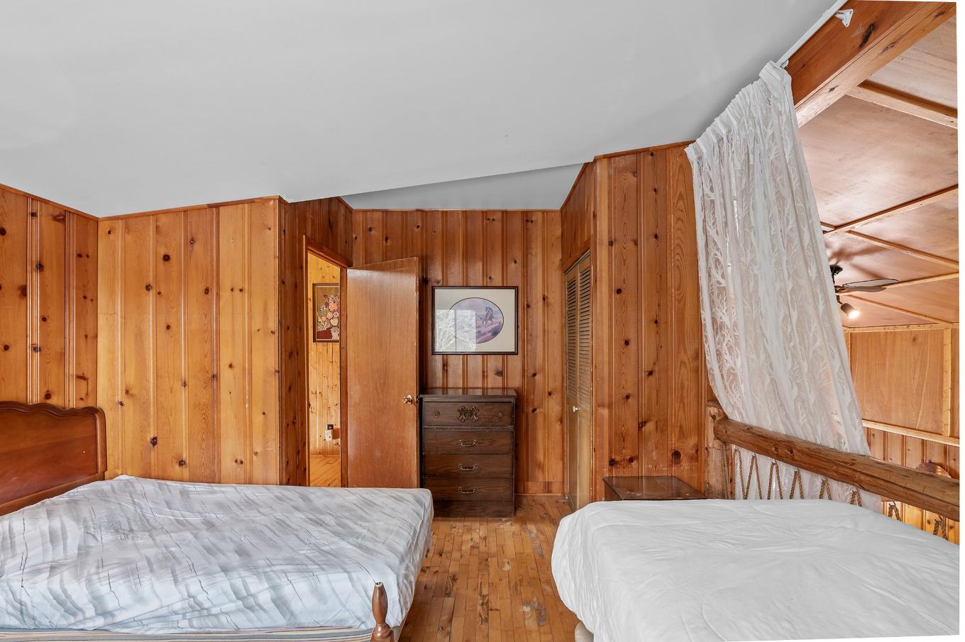 Bedroom - 1996 Av. J.-C.-Cloutier, Sainte-Lucie-Des-Laurentides, QC - Indoor Photo Showing Bedroom