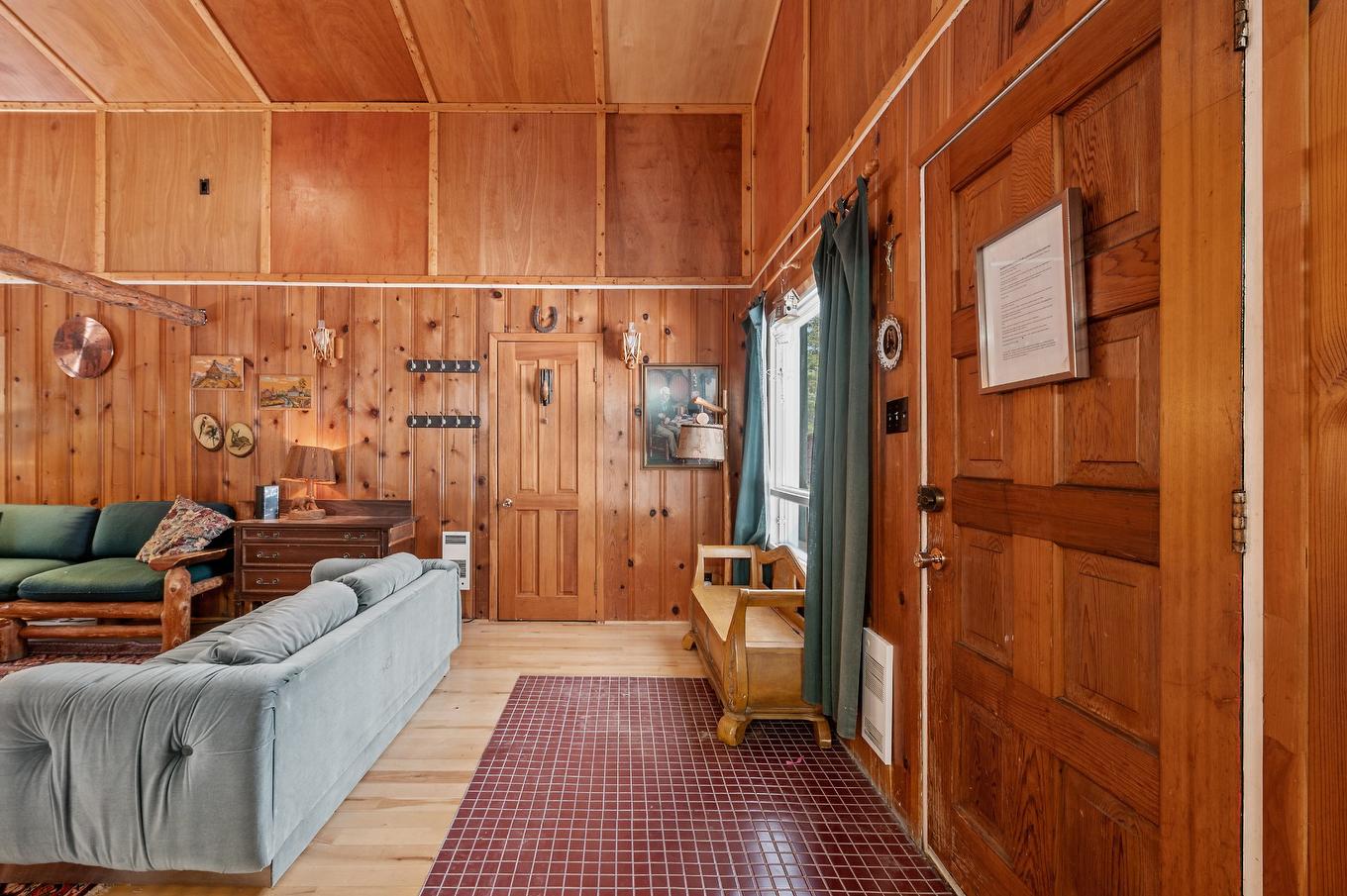 Hall - 1996 Av. J.-C.-Cloutier, Sainte-Lucie-Des-Laurentides, QC - Indoor Photo Showing Other Room