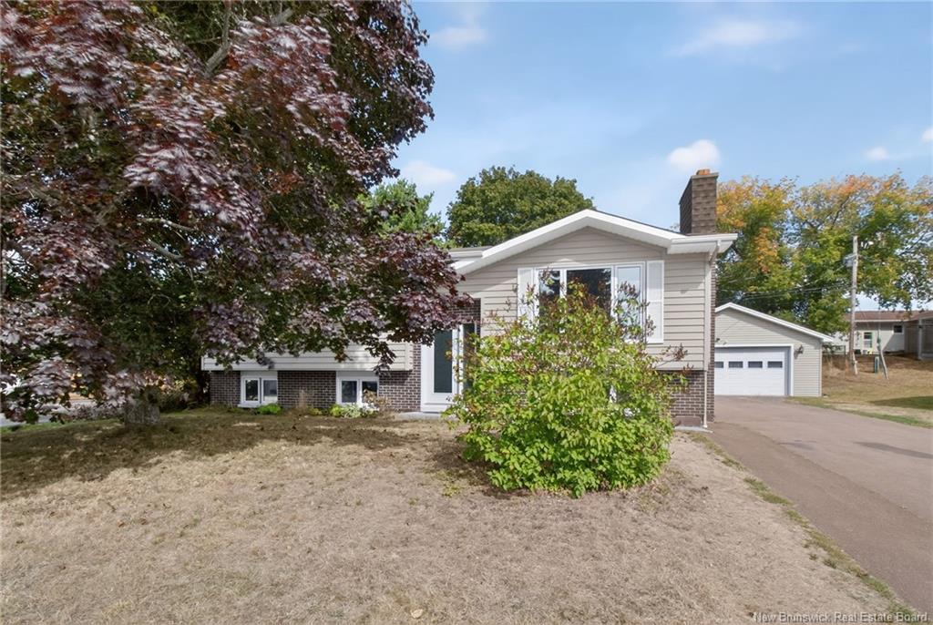 598 Guy, Dieppe, NB