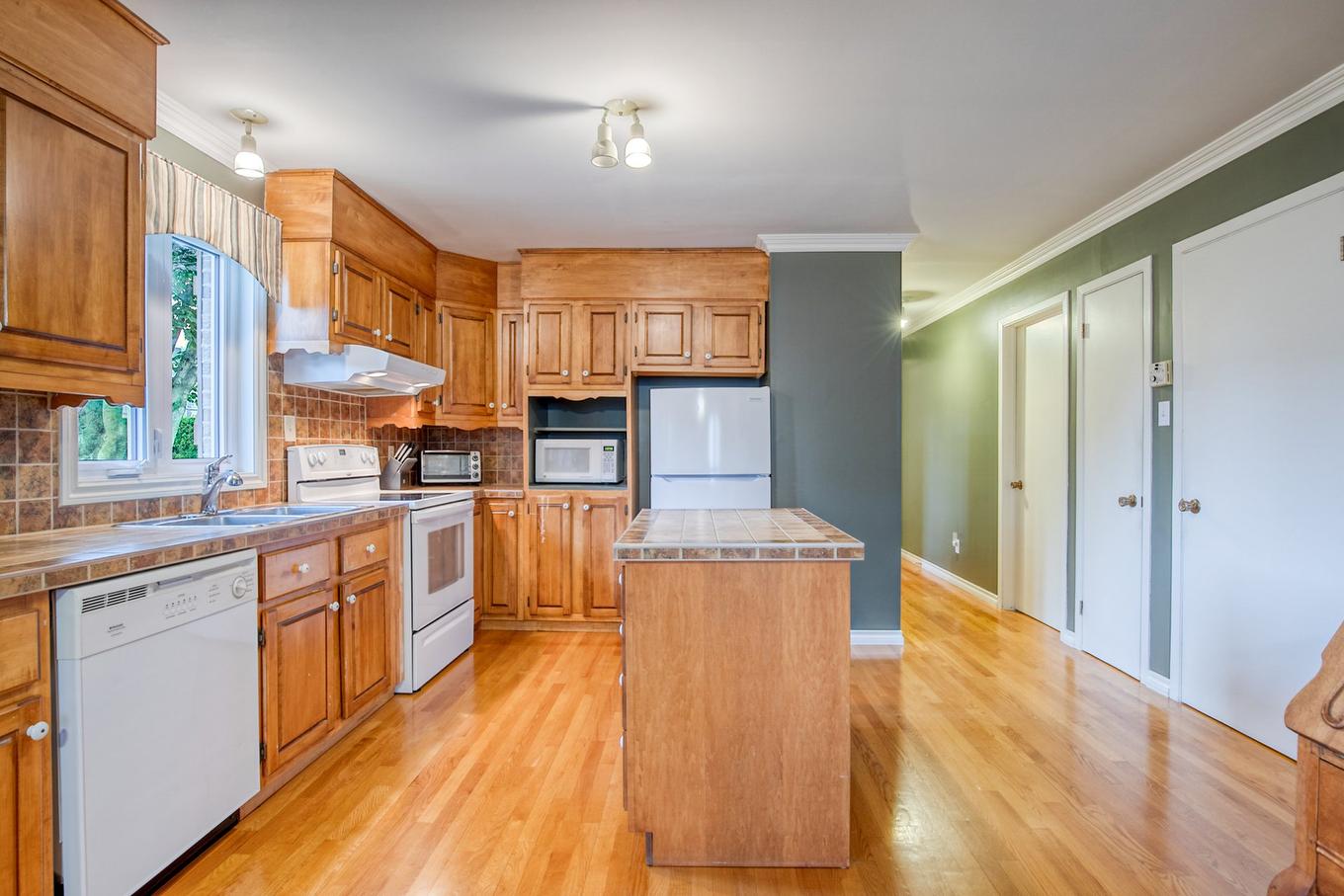 Kitchen - 2955 Av. Desaulniers, Saint-Hyacinthe, QC - Indoor Photo Showing Kitchen With Double Sink