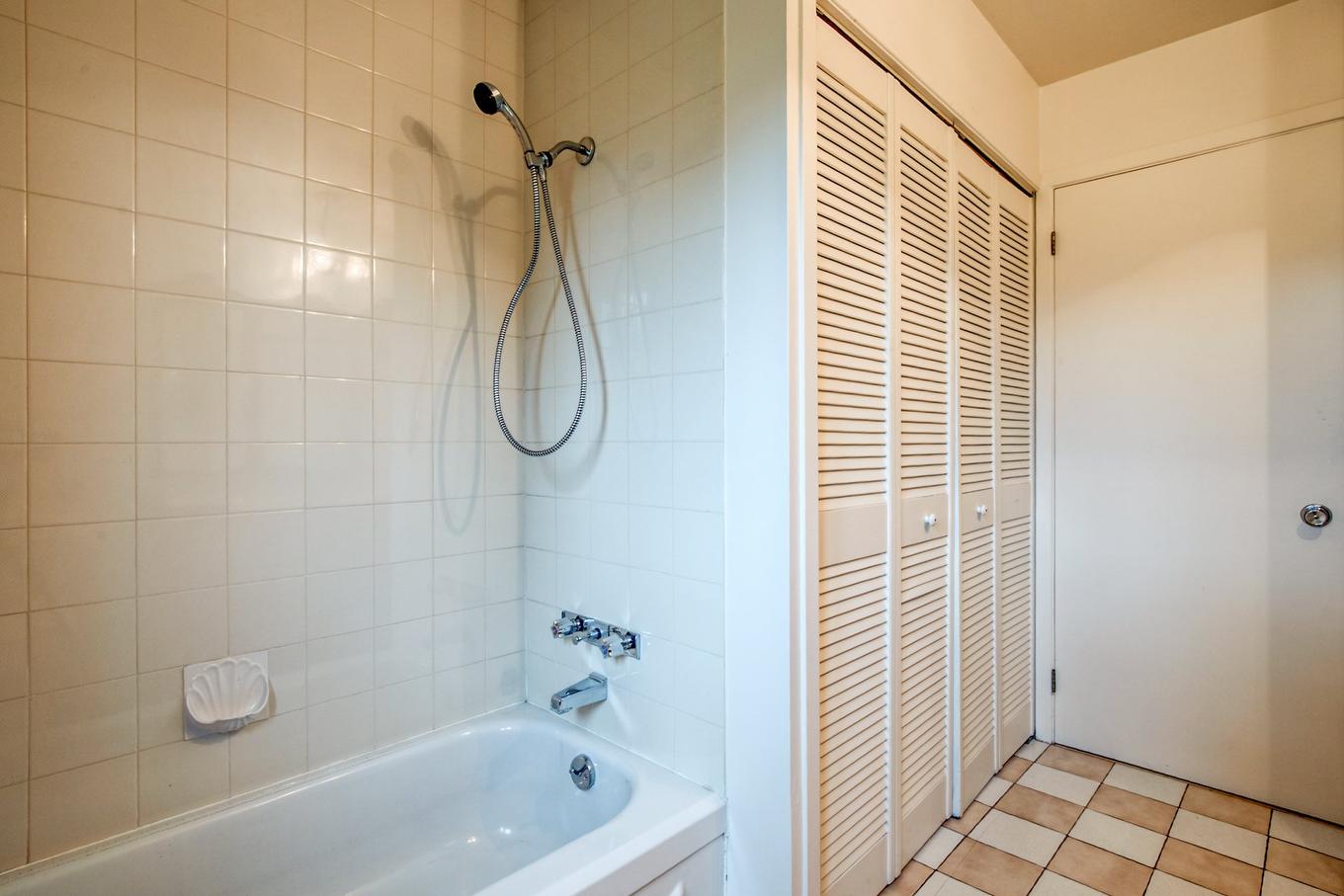 Bathroom - 2955 Av. Desaulniers, Saint-Hyacinthe, QC - Indoor Photo Showing Bathroom