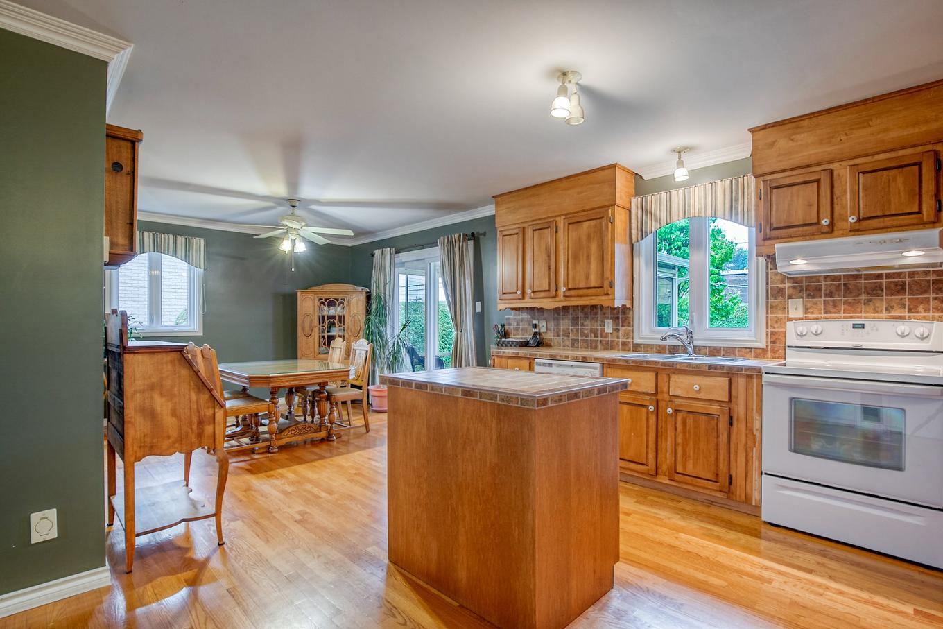 Overall view - 2955 Av. Desaulniers, Saint-Hyacinthe, QC - Indoor Photo Showing Kitchen