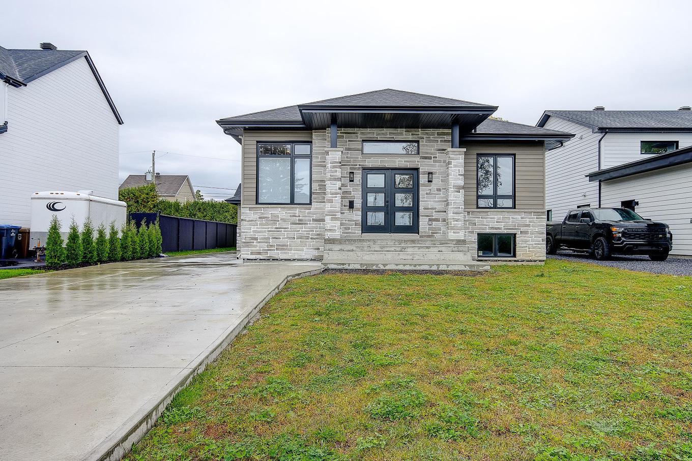 Façade - 7 Rue Germain, Saint-Jean-Sur-Richelieu, QC - Outdoor