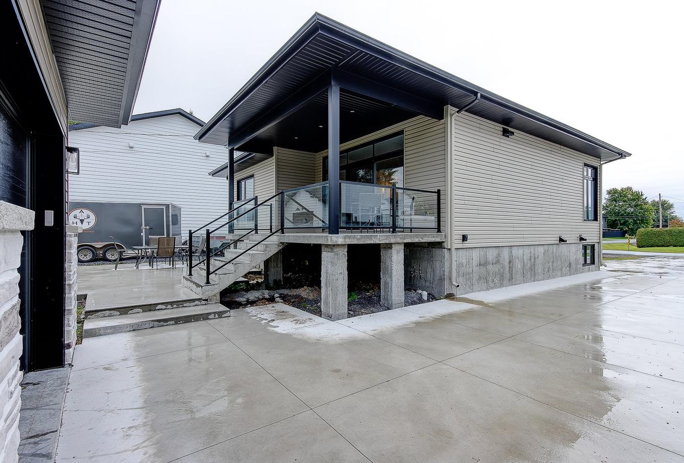 Terrasse - 7 Rue Germain, Saint-Jean-Sur-Richelieu, QC - Outdoor With Exterior