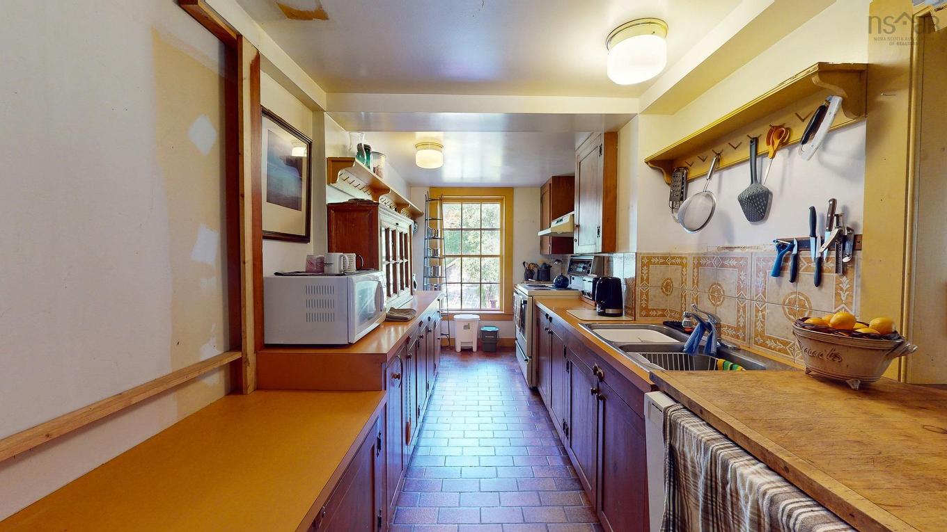 654 Main Street, Wolfville, NS